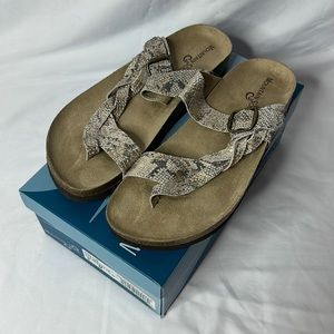 NWT/NWB Mountain Sole “Hollie” Footbed Sandal